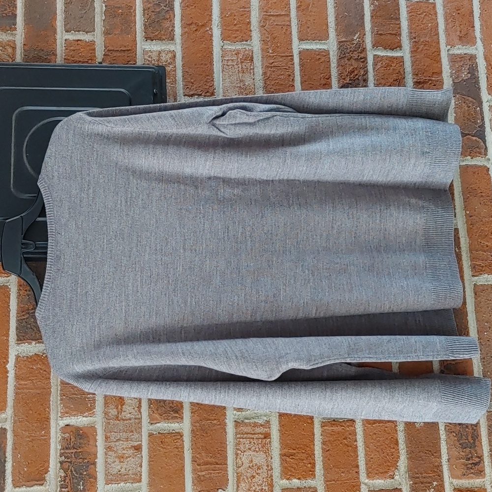 New York and Company Light Gray V Neck Sweater Size XXL - Picture 3 of 7